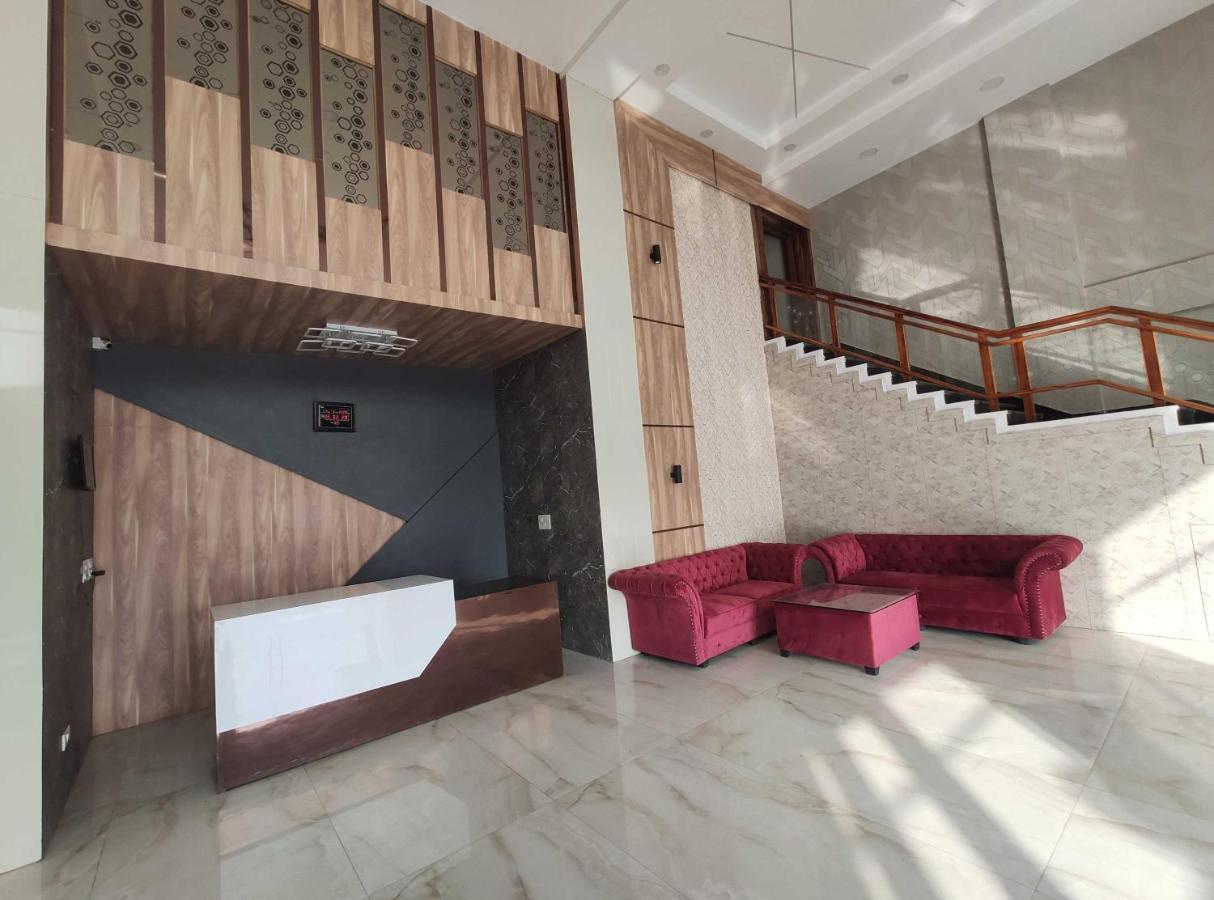 Oyo 92169 Apple Leaf Banquet & Hotel Aligarh Luaran gambar
