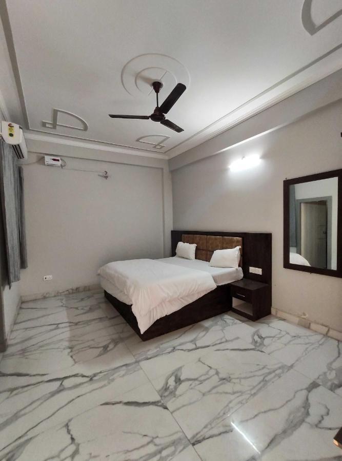 Oyo 92169 Apple Leaf Banquet & Hotel Aligarh Luaran gambar
