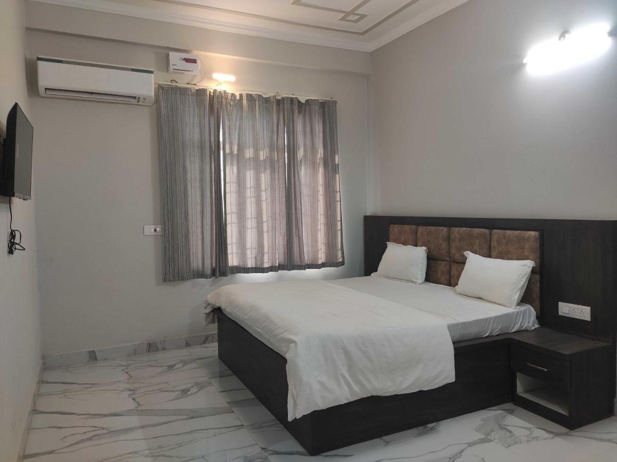 Oyo 92169 Apple Leaf Banquet & Hotel Aligarh Luaran gambar